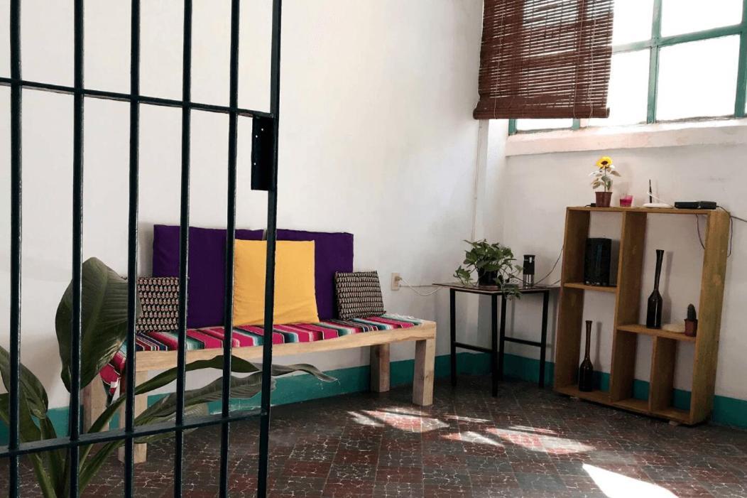 1 Guadalajara Corazon Del Centro Historico Hospedate En Una Casa Antigua En Una Habitacion Sencilla Con Areas Comunes Y Banos Compartidas Exterior photo
